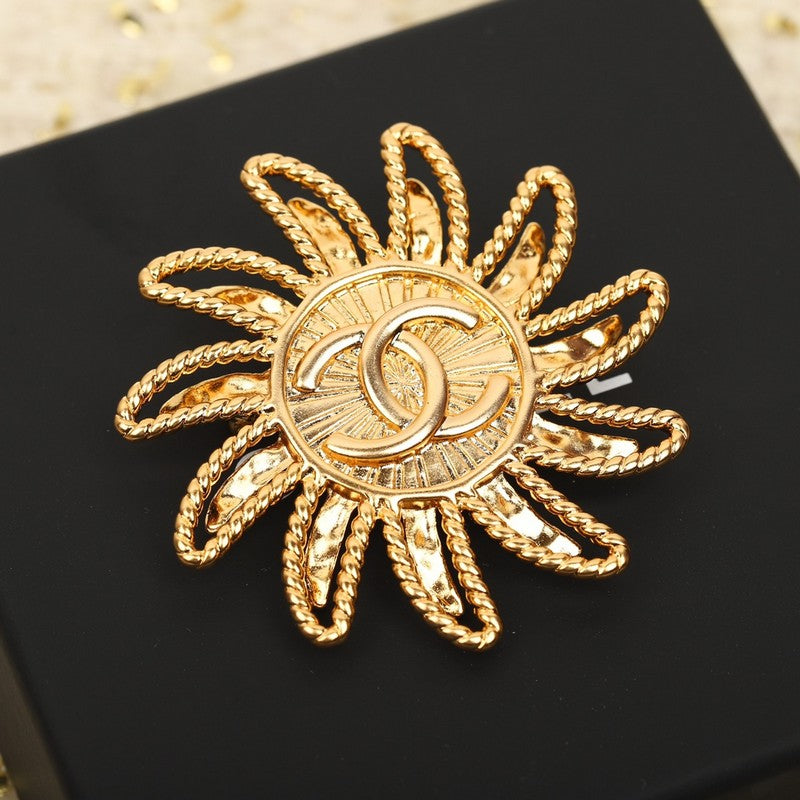 Chanel Sunflower 18K Gold Brooch product image 9, provided for visual reference and product detail review