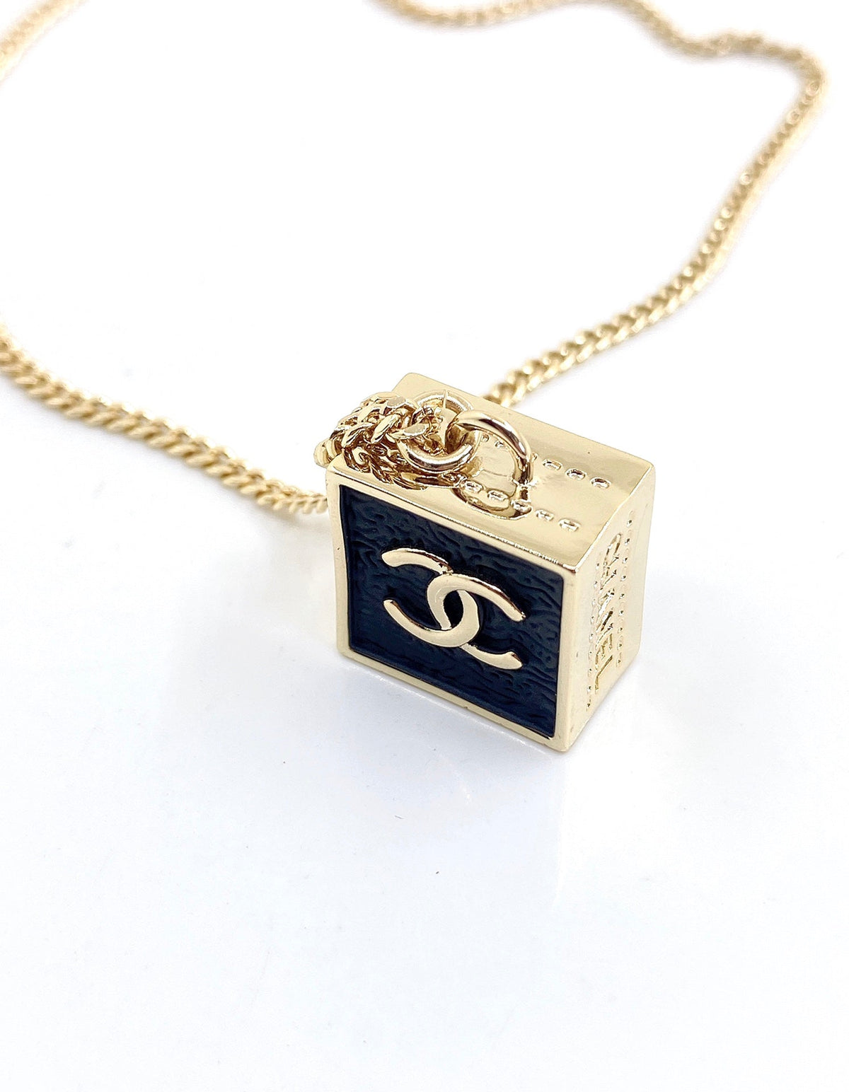 Chanel Square Pendant 18K Gold Necklace product image 6, provided for visual reference and product detail review