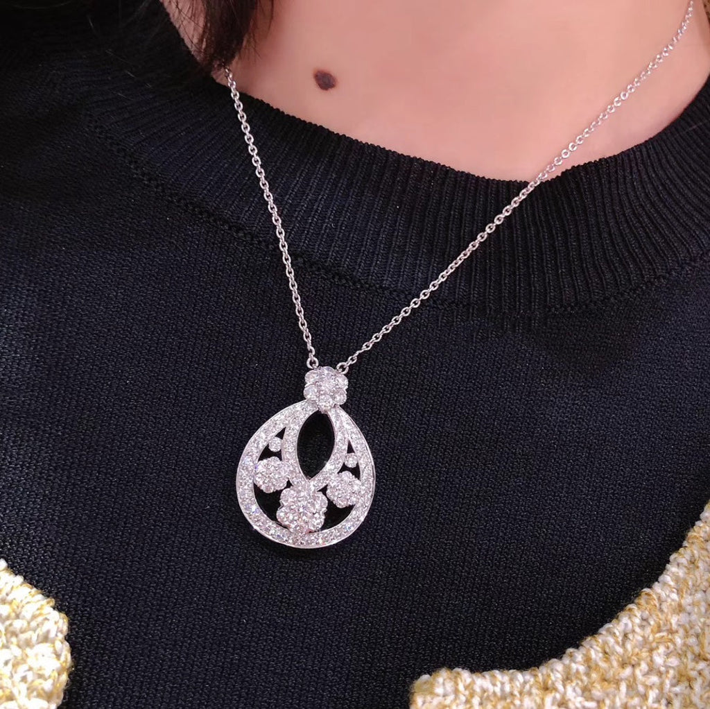 Snowflake 18K Gold Necklace product image 9, provided for visual reference and product detail review