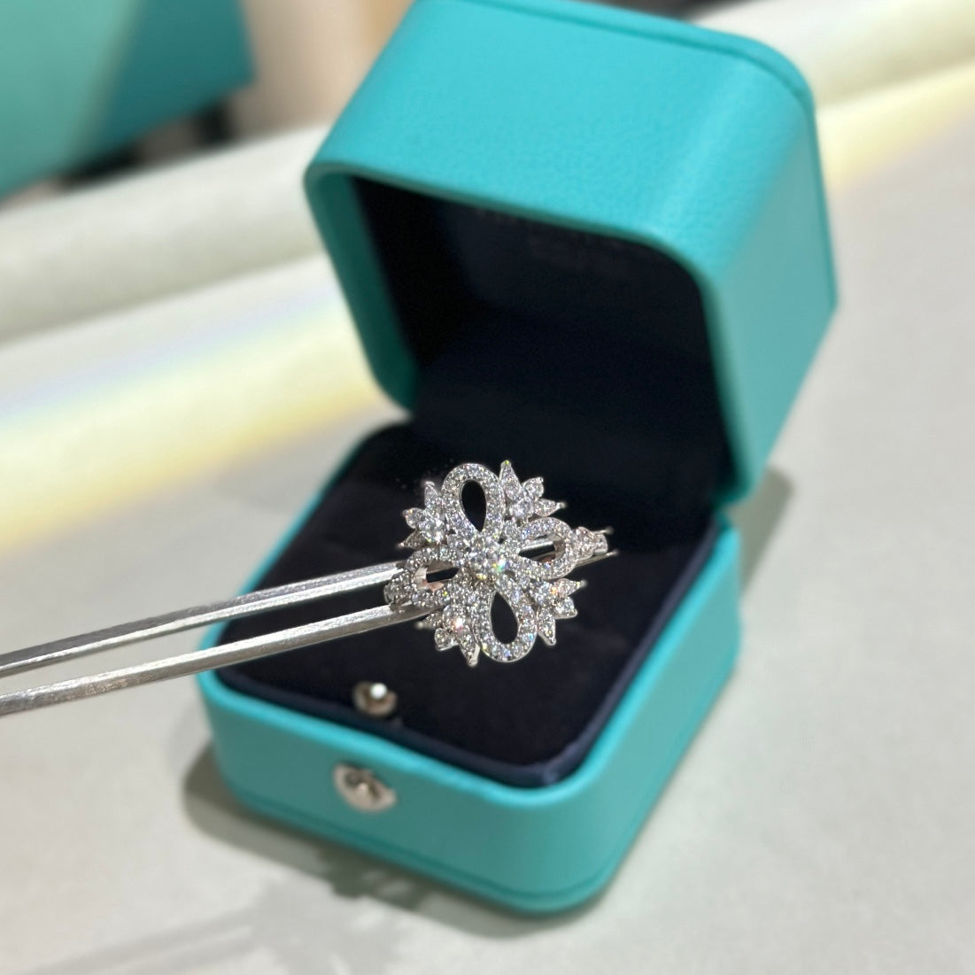 Tiffany Vinatge Flower 18K Gold Ring product image 6, provided for visual reference and product detail review