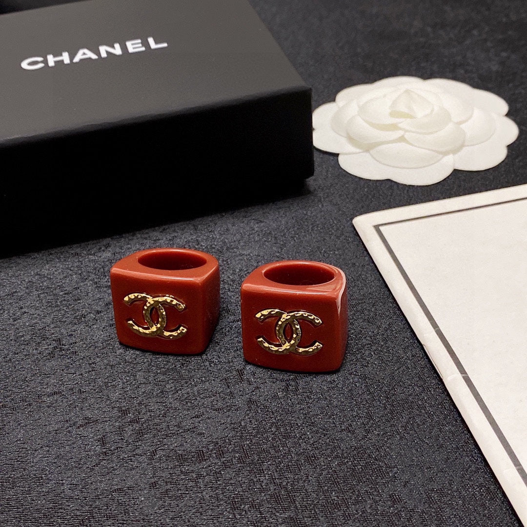 Chanel Vintage Red 18K Gold Ring product image 6, provided for visual reference and product detail review