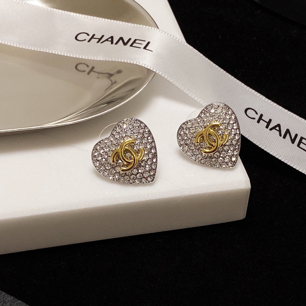 Chanel Heart Diamonds 18K Gold Earrings product image 7, provided for visual reference and product detail review