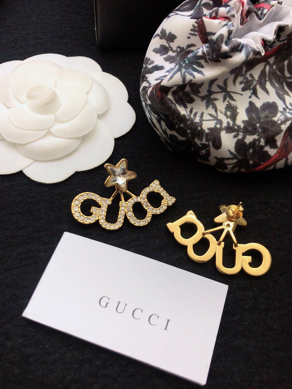 Gucci Double Script Star 18K Gold Earrings product image 4, provided for visual reference and product detail review