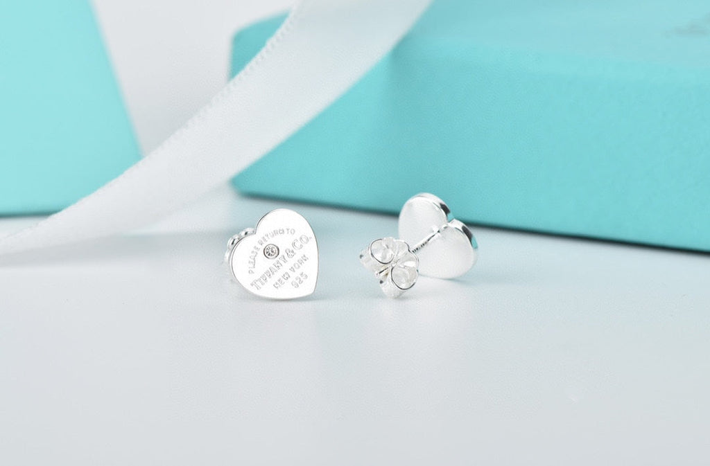 Tiffany Return to Heart 18K Gold Earrings product image 7, provided for visual reference and product detail review