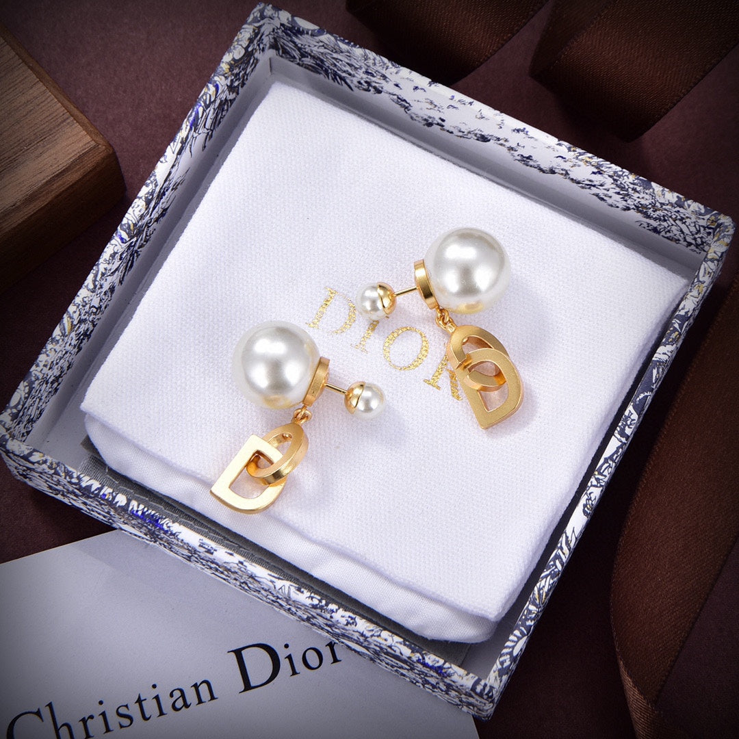 Dior Tribales 18K Gold Earrings product image 5, provided for visual reference and product detail review