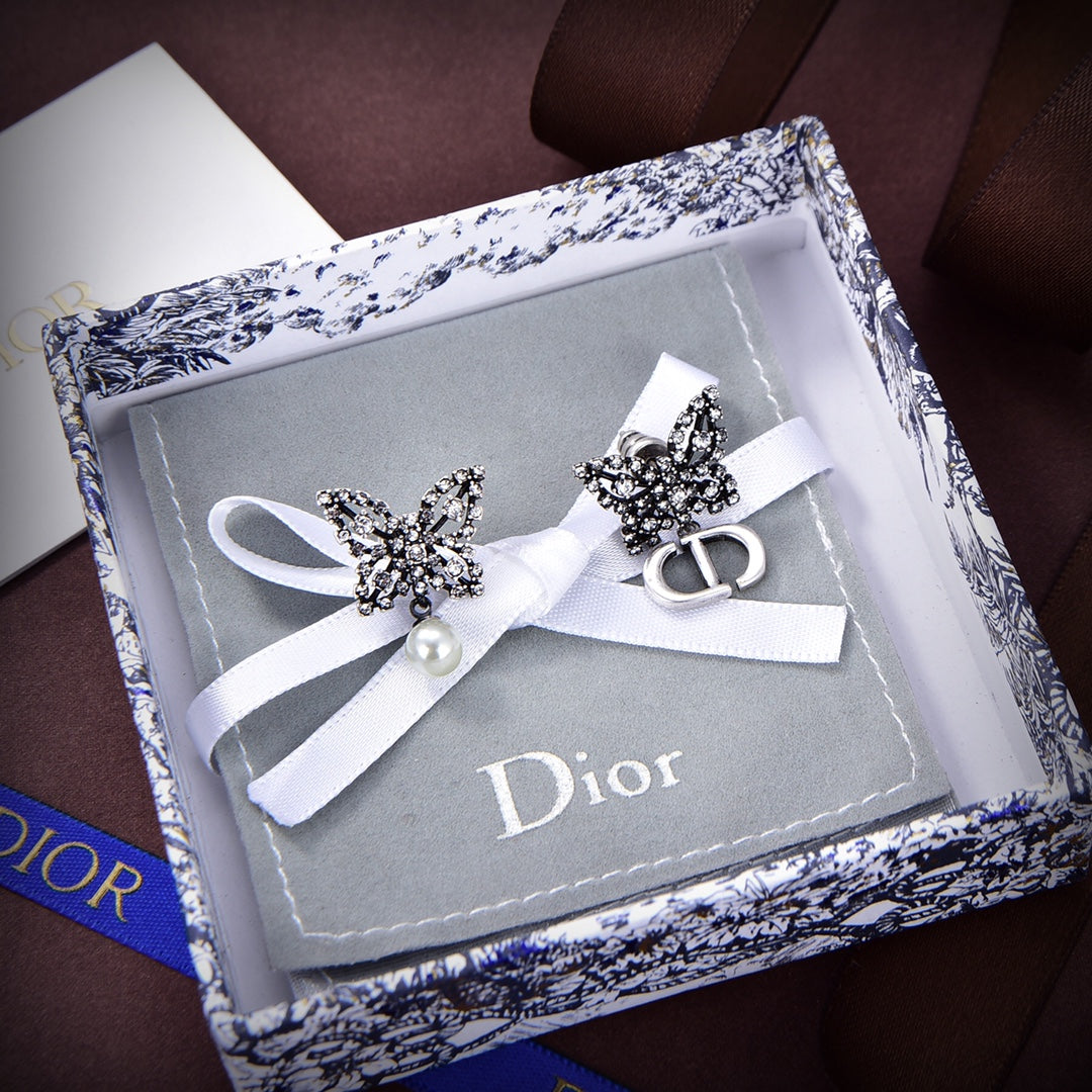 Dior Papillon De Nuit 18K Gold Earrings product image 8, provided for visual reference and product detail review