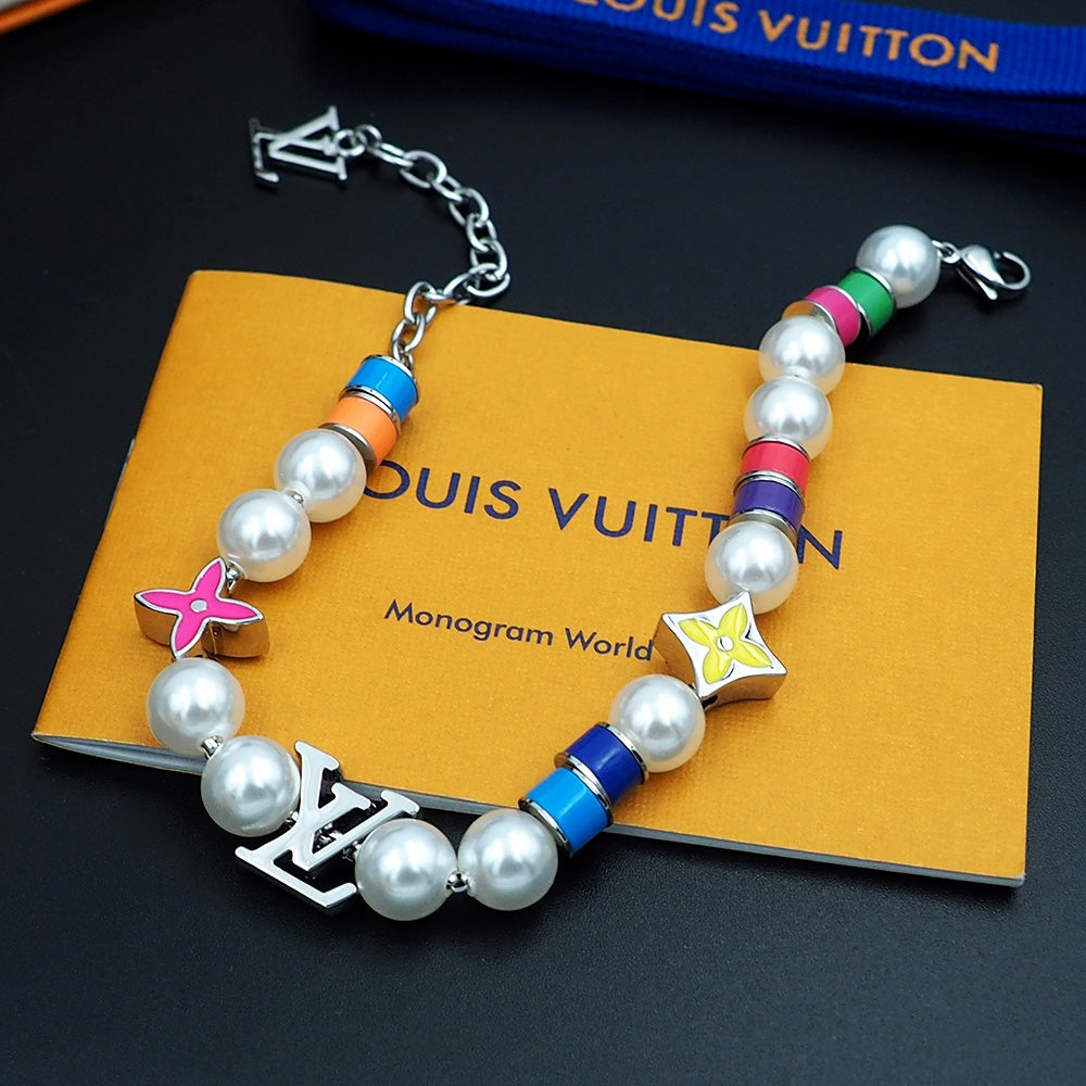 Louis Vuitton MNG Pearls Party 18K Gold Bracelet product image 7, provided for visual reference and product detail review