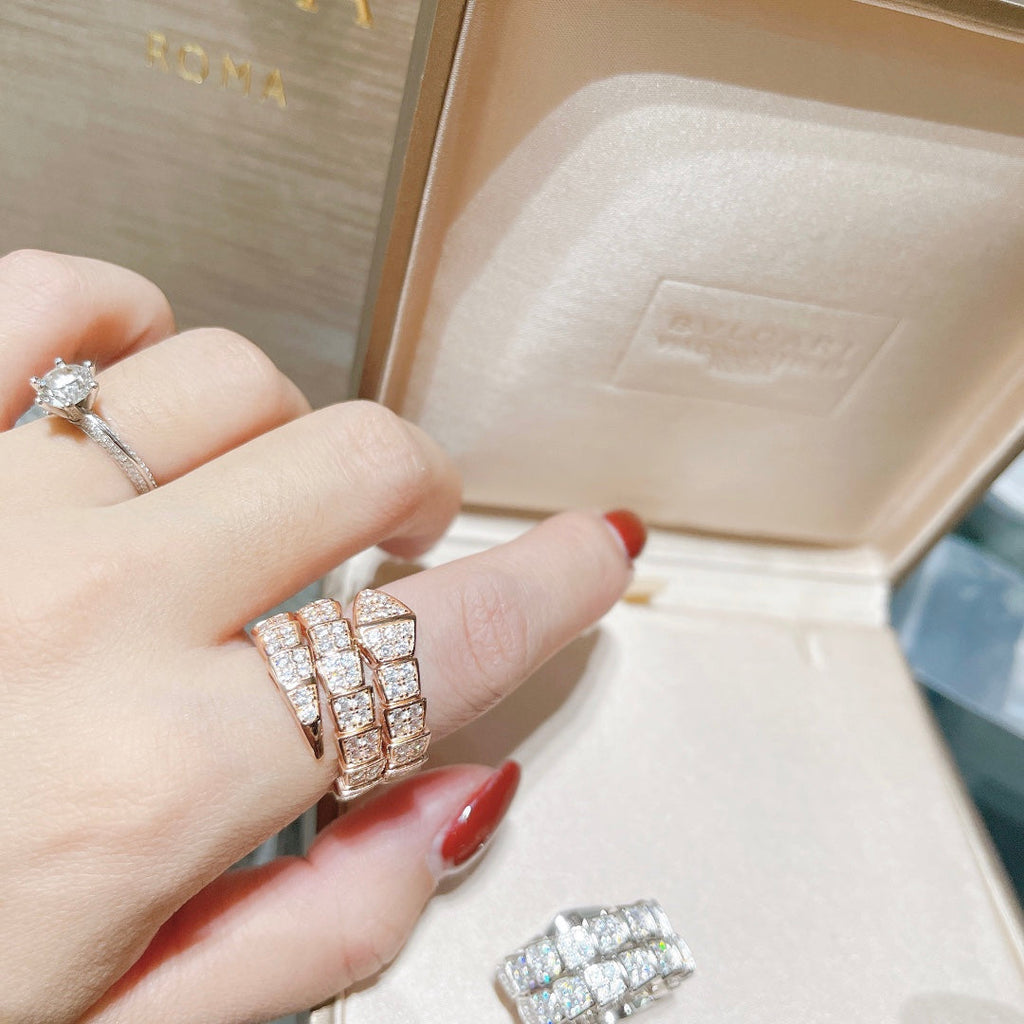 Bvlgari Serpenti Viper Full Pave Diamond 18K Gold Ring product image 7, provided for visual reference and product detail