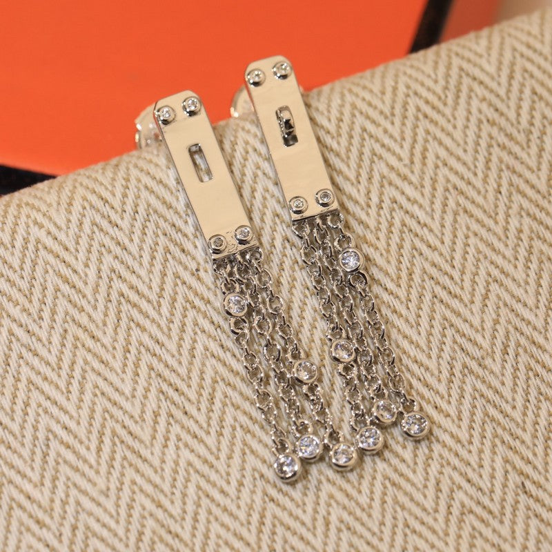 Hermes Diamond Kelly Gavroche 18K Gold Earrings product image 3, provided for visual reference and product detail review