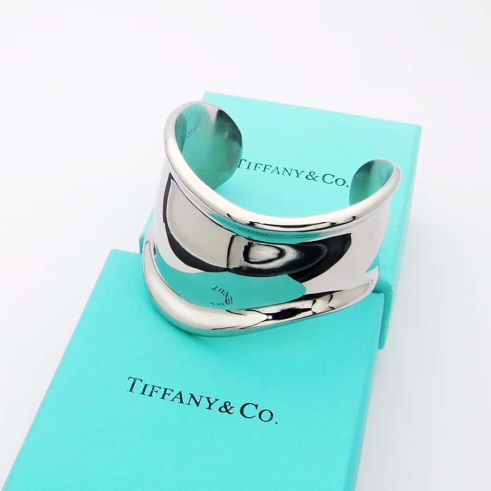 Tiffany Elsa Peretti Small Bone Cuff 18K Gold Bracelet product image 6, provided for visual reference and product detail