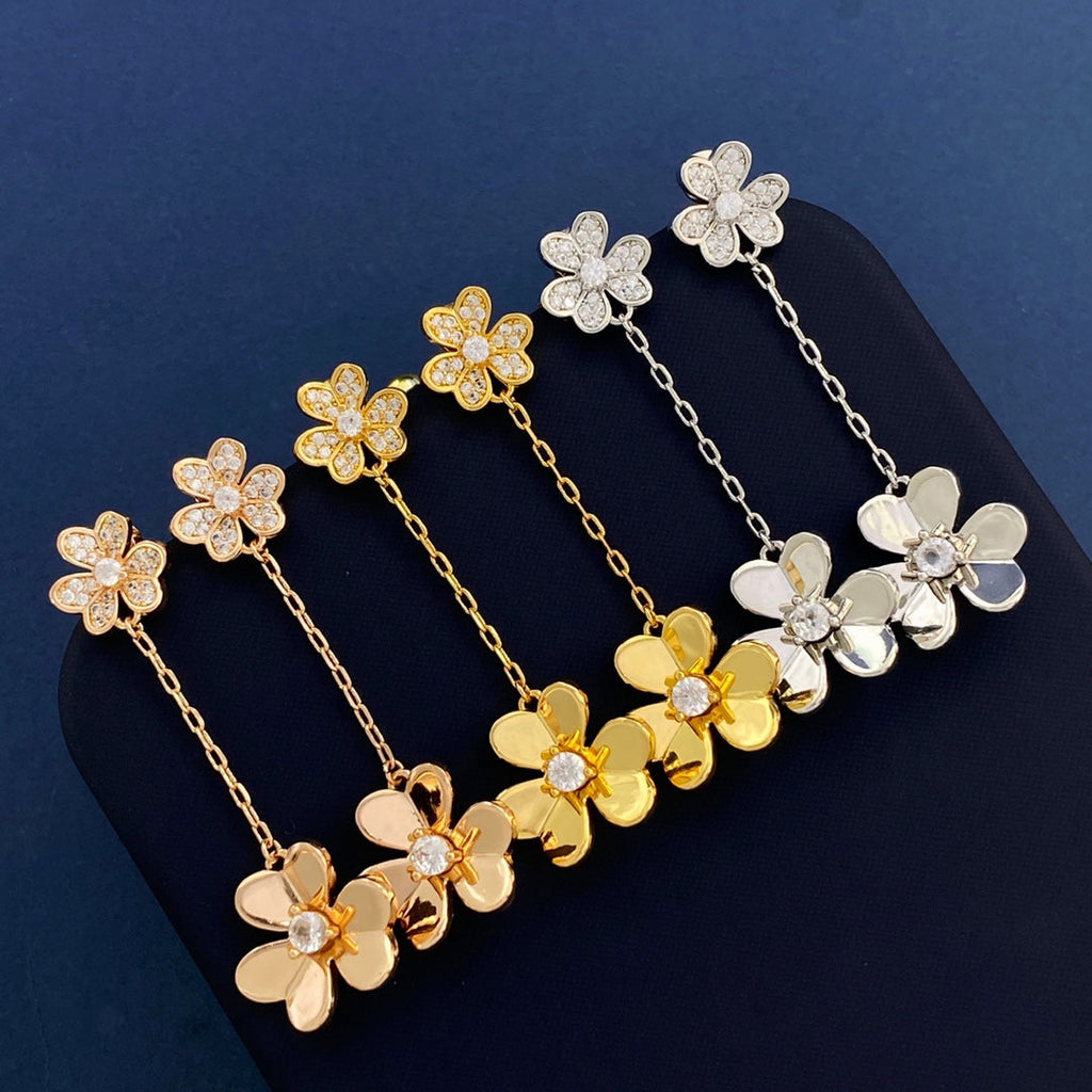 Frivole Pendant 18K Gold Earrings product image 6, provided for visual reference and product detail review