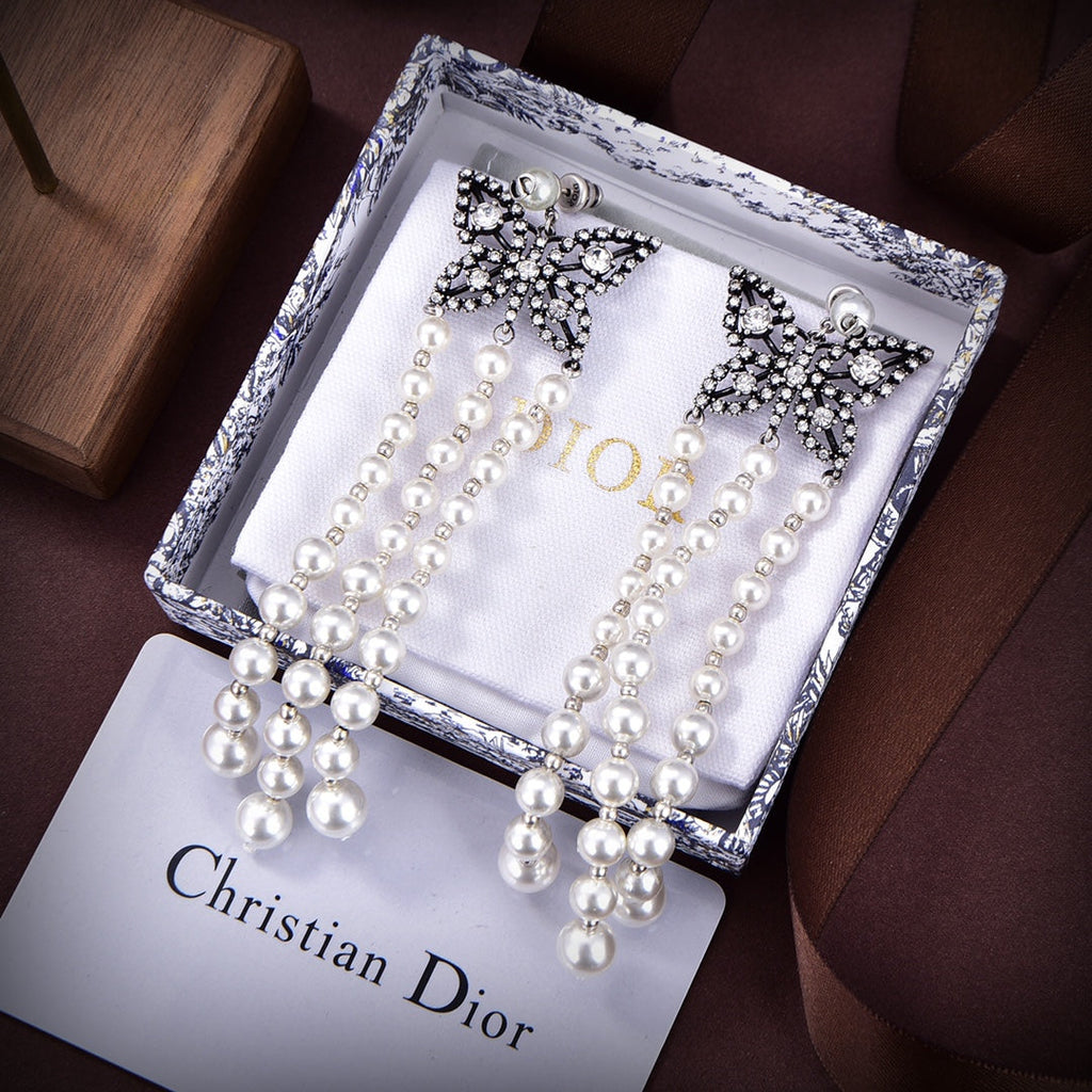 Dior Papillon De Nuit 18K Gold Earrings product image 6, provided for visual reference and product detail review