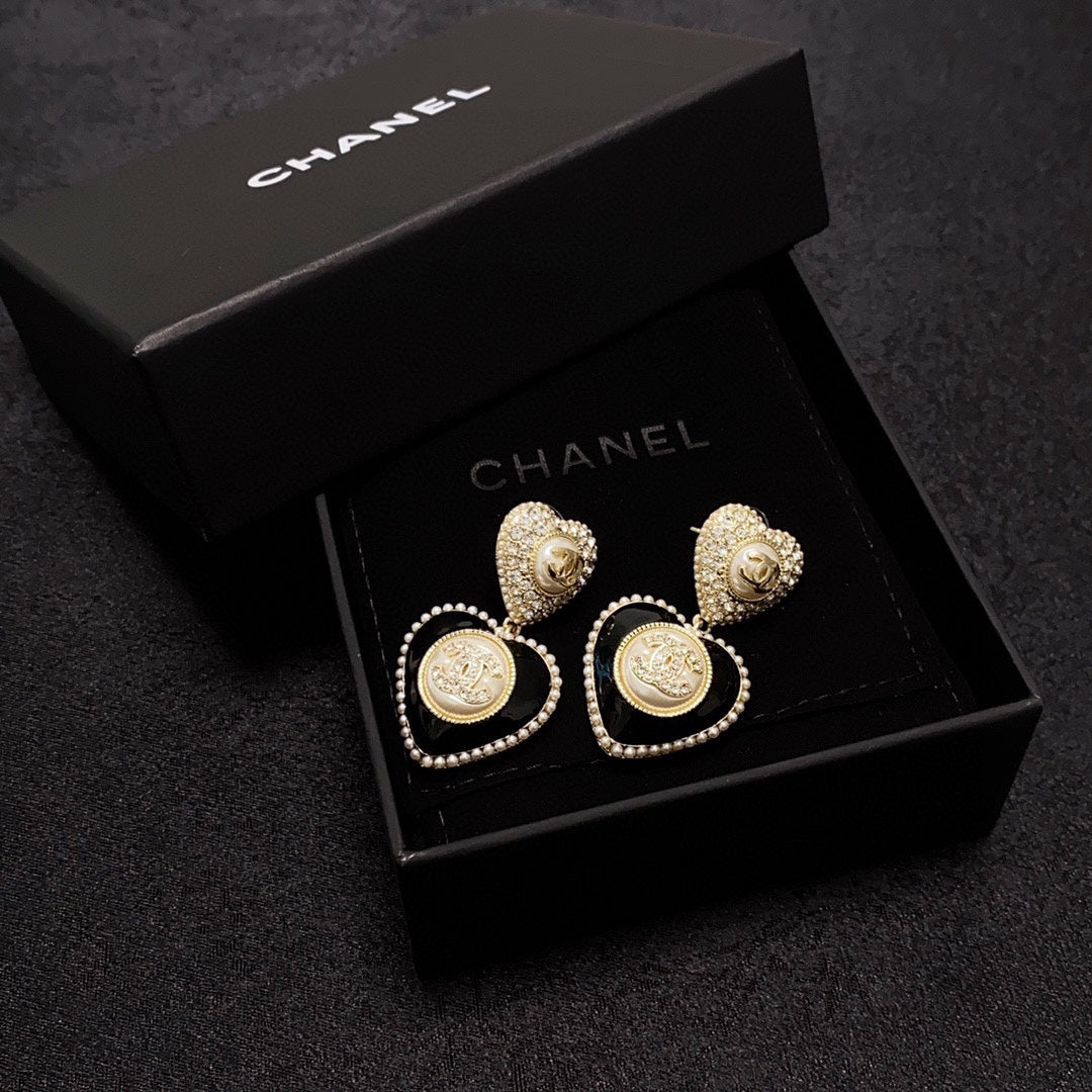 Chanel Black Heart 18K Gold Earrings product image 7, provided for visual reference and product detail review