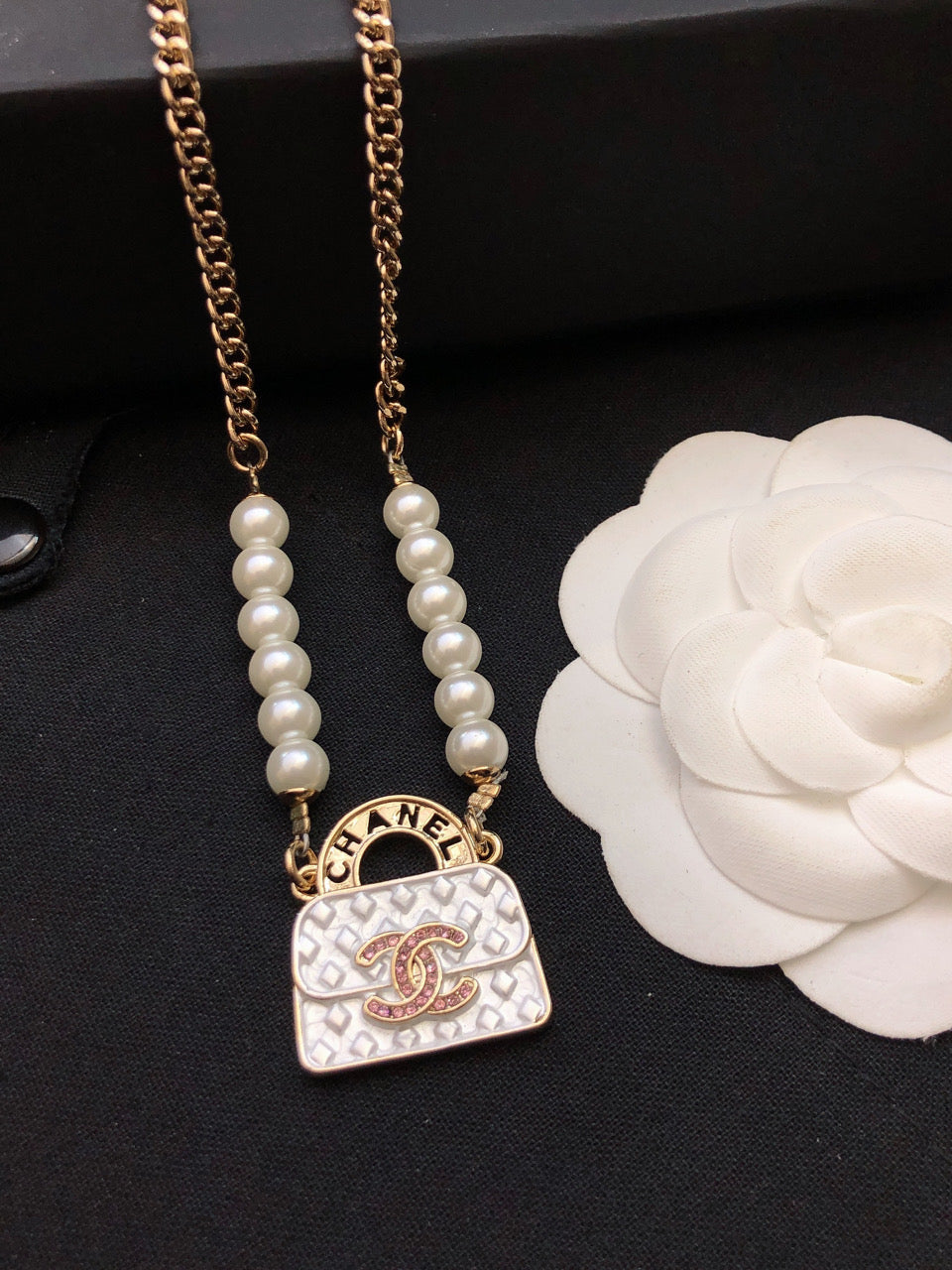Chanel Pearls Bag Pendant 18K Gold Necklace product image 7, provided for visual reference and product detail review