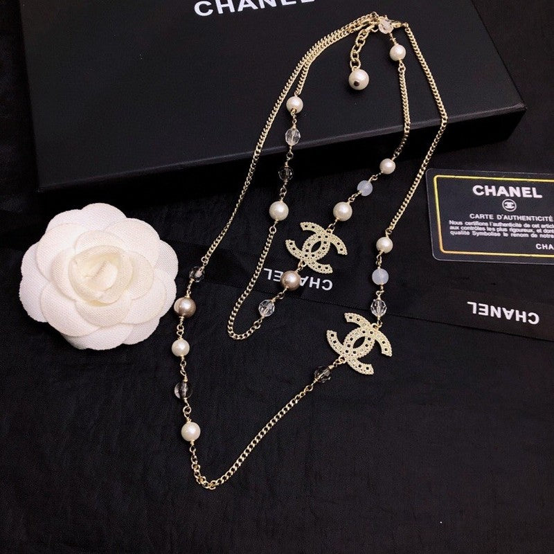 Chanel Long Pearl 18K Gold Necklace product image 1, provided for visual reference and product detail review