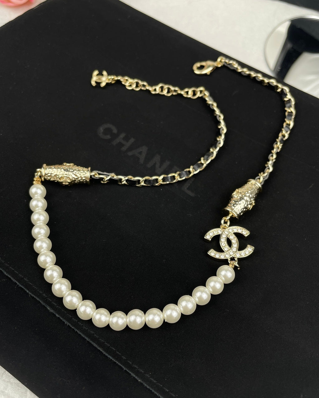 Chanel Crystals Choker 18K Gold Necklace product image 4, provided for visual reference and product detail review