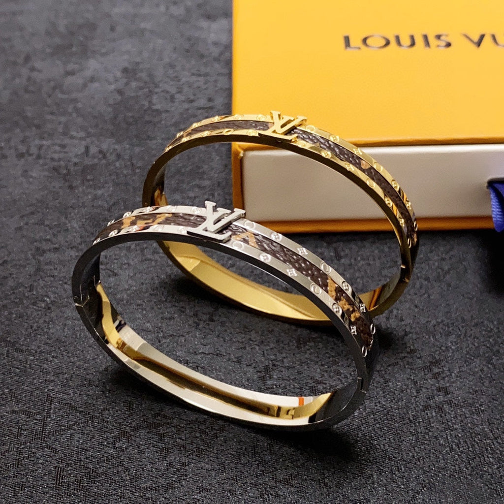 Louis Vuitton Leather Vintage 18K Gold Bracelet product image 6, provided for visual reference and product detail review
