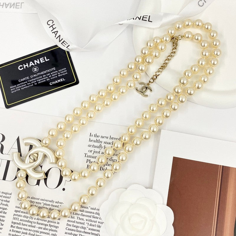Chanel Pearl Chain 18K Gold Necklace product image 6, provided for visual reference and product detail review