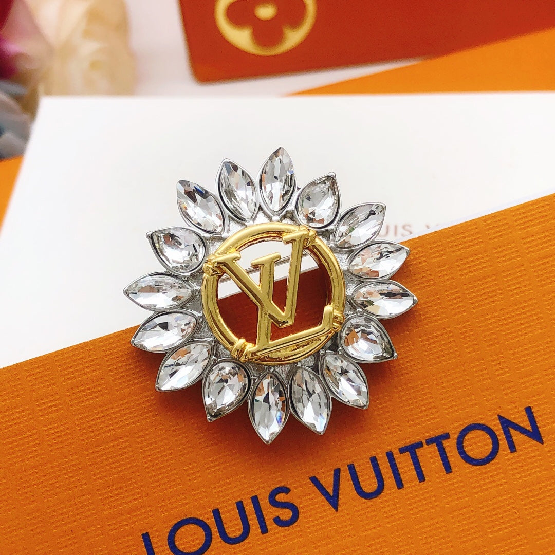 Louis Vuitton Sunflower 18K Gold Brooch product image 4, provided for visual reference and product detail review