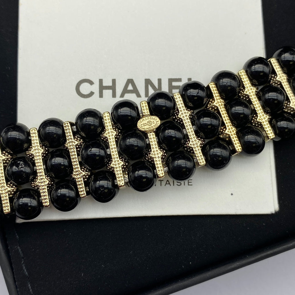 Chanel Strass Choker 18K Gold Necklace product image 4, provided for visual reference and product detail review