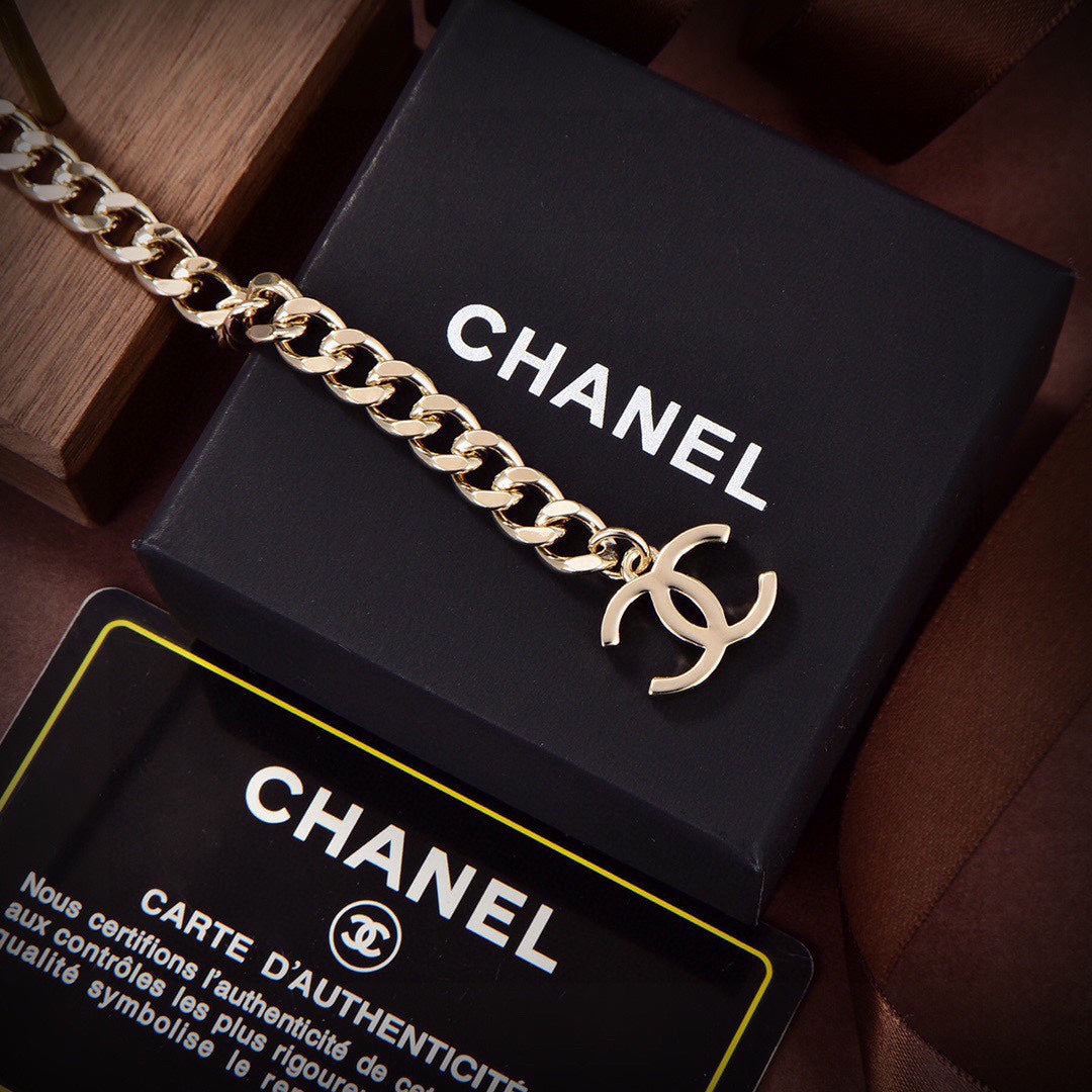 Chanel Crystals Choker 18K Gold Necklace product image 4, provided for visual reference and product detail review