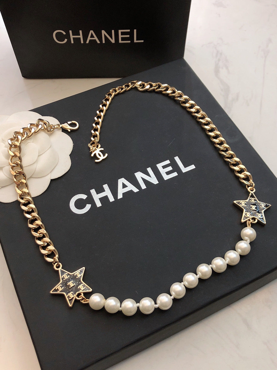 Chanel Star Pearls 18K Gold Necklace product image 3, provided for visual reference and product detail review