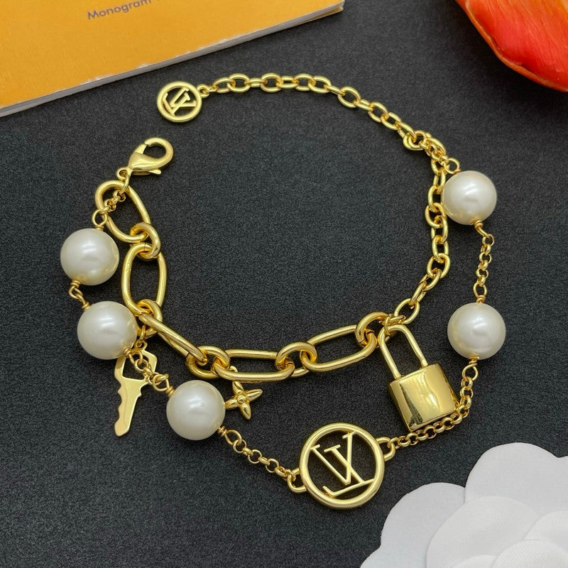 Louis Vuitton Pearl Lock Gold 18K Gold Bracelet product image 1, provided for visual reference and product detail review