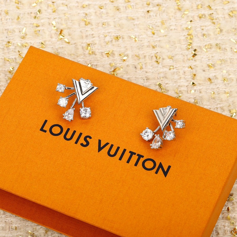 Louis Vuitton Diamomd 18K Gold Earrings product image 7, provided for visual reference and product detail review