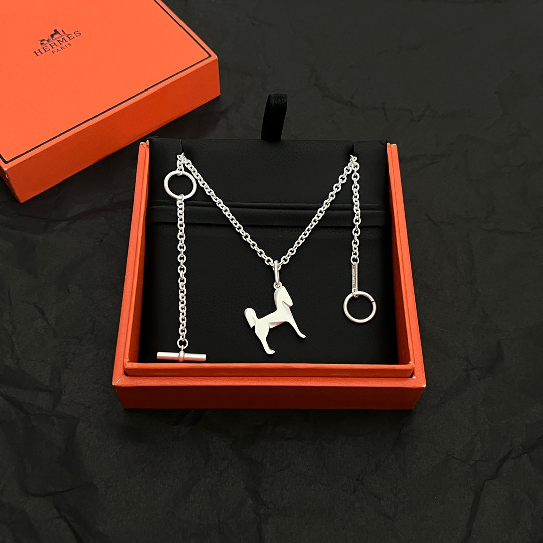 Hermes Panache Pendant 18K Gold Necklace product image 11, provided for visual reference and product detail review