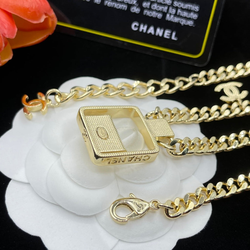 Chanel Bag Pendant Chain 18K Gold Necklace product image 6, provided for visual reference and product detail review