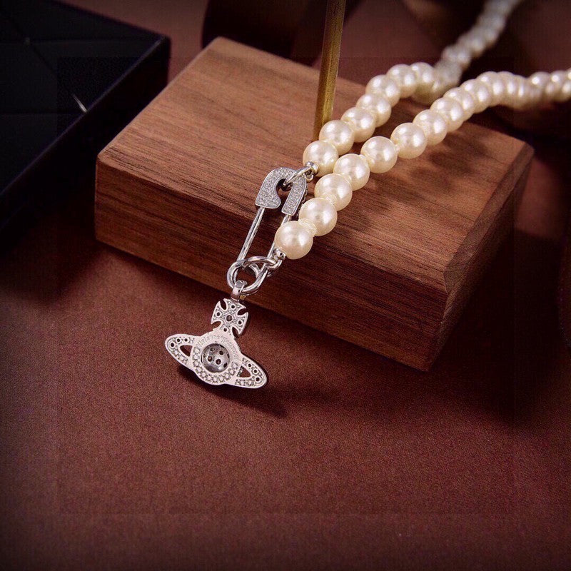 Vivienne West Mini Bas Relief Pearls 18K Gold Necklace product image 6, provided for visual reference and product detail