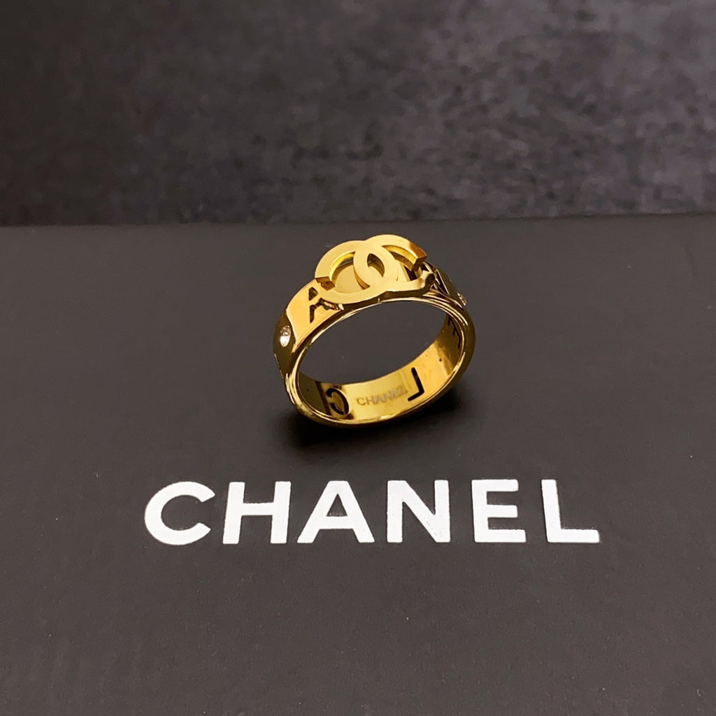 Chanel 18K Yellow Gold Ring product image 8, provided for visual reference and product detail review