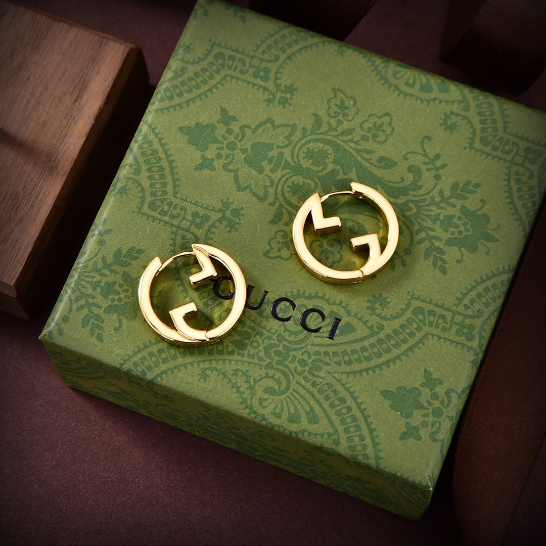 Gucci Double Hollow 18K Gold Earrings product image 5, provided for visual reference and product detail review