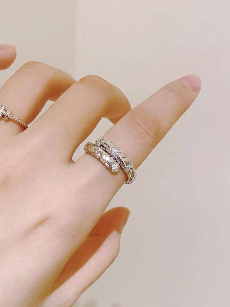 Bvlgari Serpenti Viper Pave Diamond 18K Gold Ring product image 5, provided for visual reference and product detail review