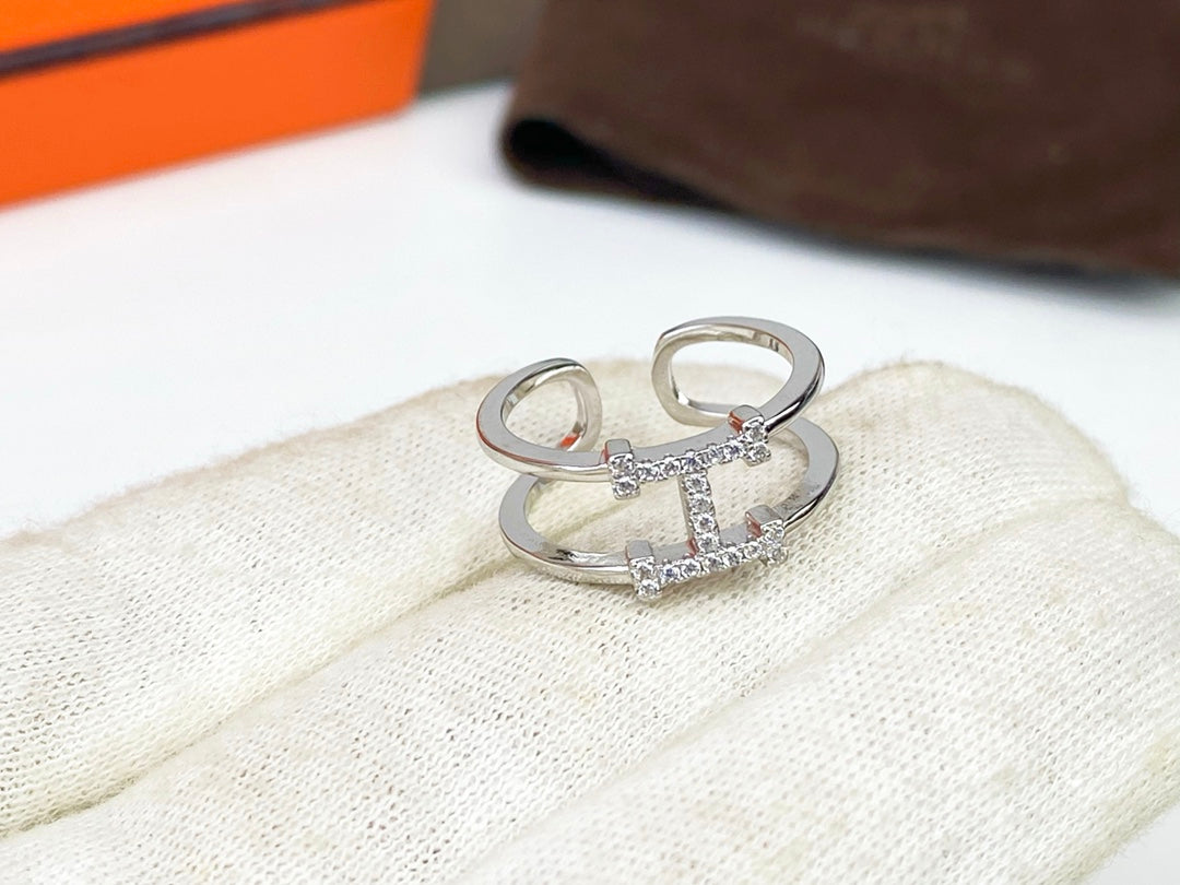 Hermes Ever Chaine D'ancre 18K Gold Ring product image 2, provided for visual reference and product detail review