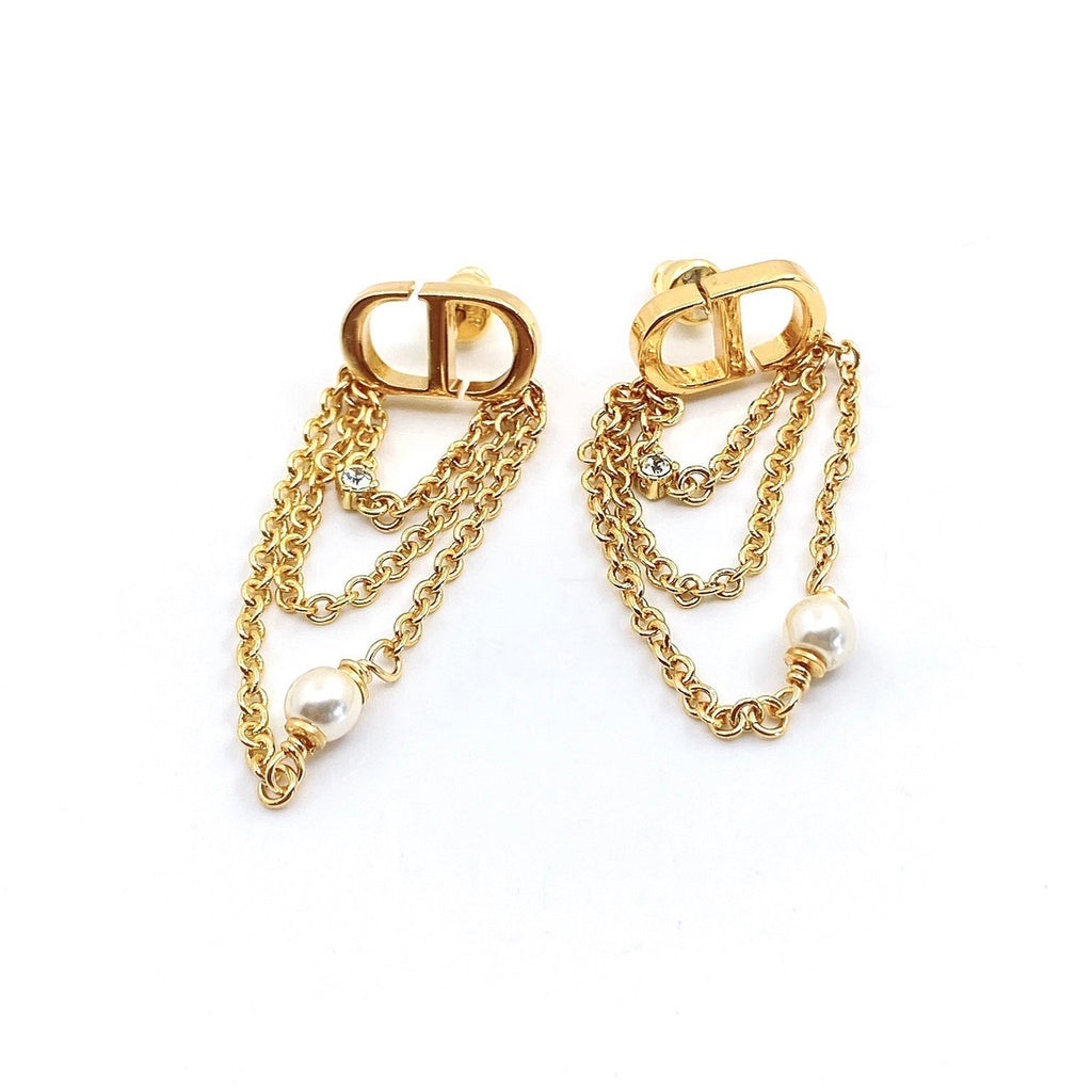 Dior Pearl Chain 18K Gold Earrings product image 1, provided for visual reference and product detail review