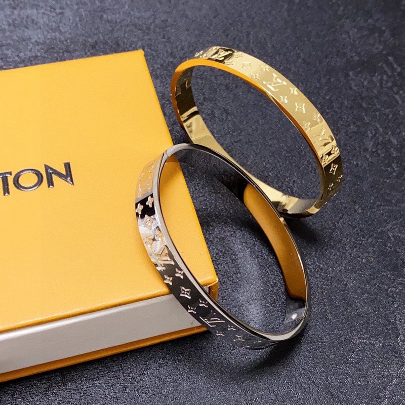 Louis Vuitton Vintage Gold 18K Gold Bracelet product image 6, provided for visual reference and product detail review