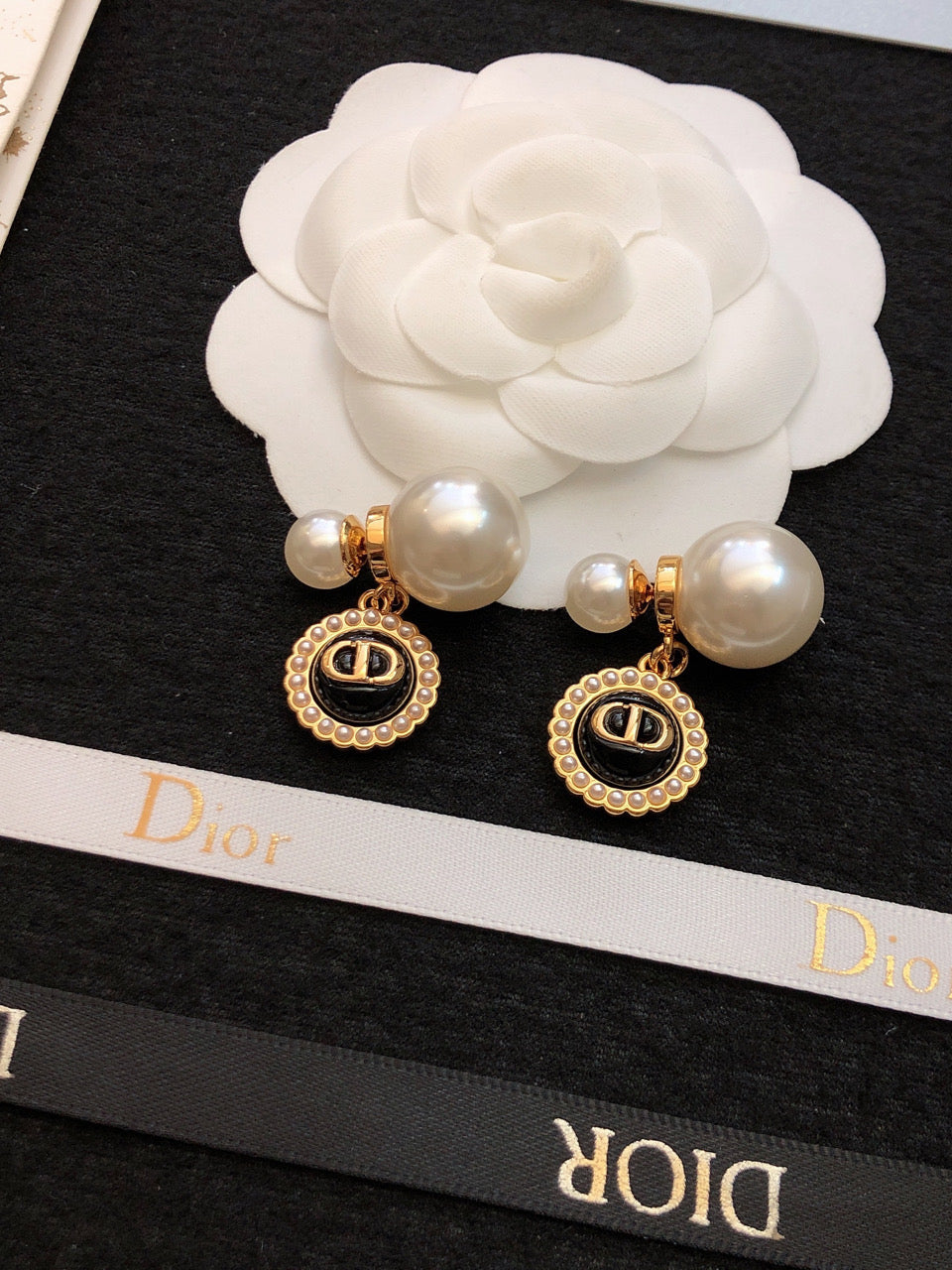 Dior Black Pearls 18K Gold Earrings product image 3, provided for visual reference and product detail review