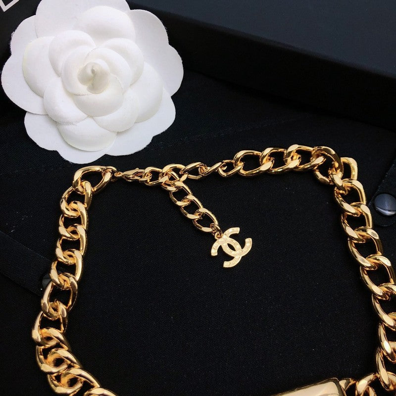Chanel Pearl Choker Chain 18K Gold Necklace product image 3, provided for visual reference and product detail review