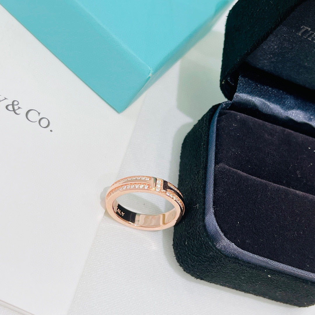Tiffany Narrow Pave Diamond 18K Gold Ring product image 8, provided for visual reference and product detail review
