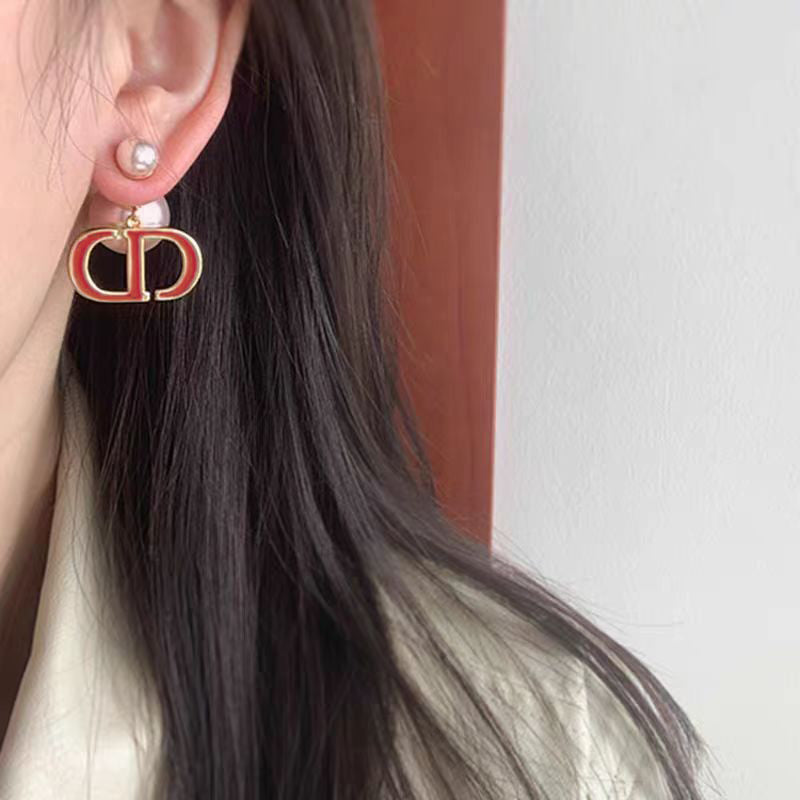 Dior 30 Montaigne Rani Pink Pearls 18K Gold Earrings product image 2, provided for visual reference and product detail review