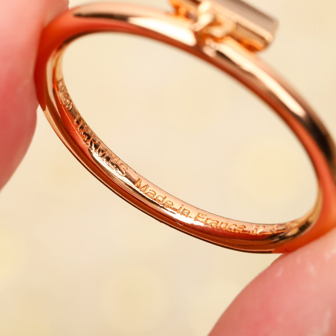 Hermes Chaine D'ancre Verso 18K Gold Ring product image 6, provided for visual reference and product detail review