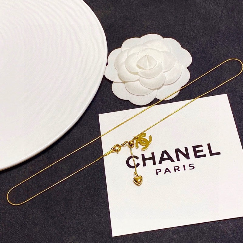 Chanel Heart Pendant Gold 18K Gold Necklace product image 3, provided for visual reference and product detail review