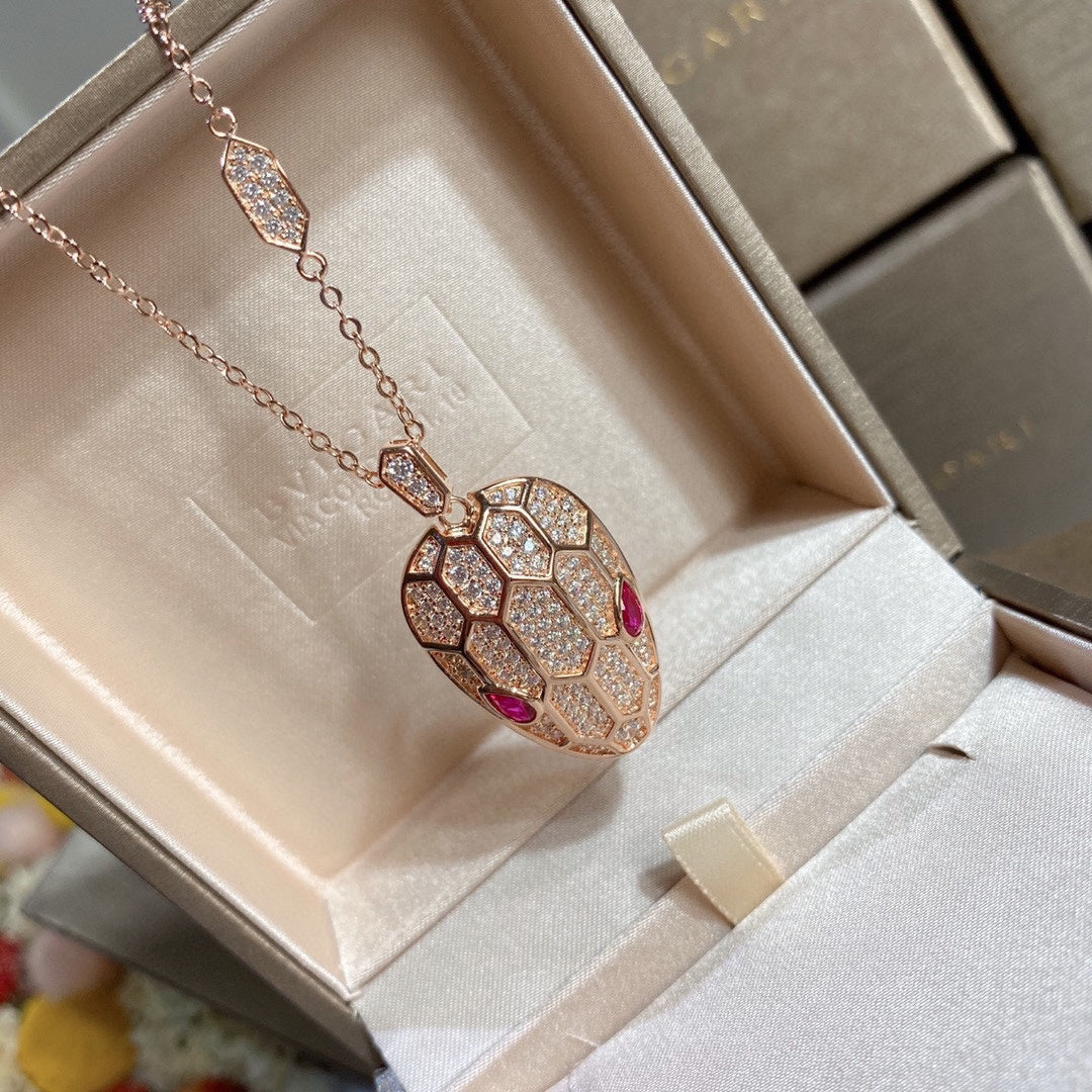 Bvlgari Serpenti 18K Gold Necklace product image 12, provided for visual reference and product detail review