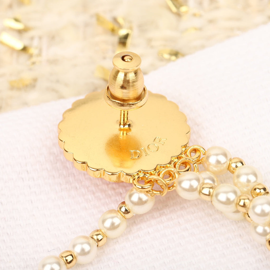 Dior Petit Tassel 18K Gold Earrings product image 5, provided for visual reference and product detail review