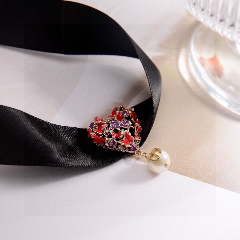 Dior 30 Montaigne Red Crystals Choker 18K Gold Necklace product image 6, provided for visual reference and product detail