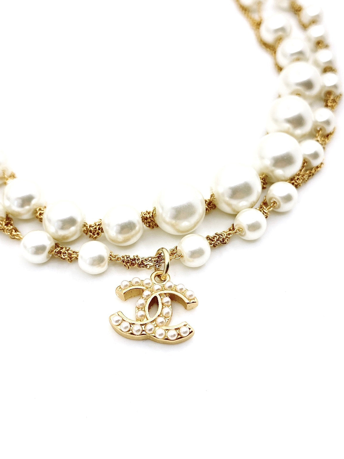 Chanel Pearls 18K Gold Necklace product image 6, provided for visual reference and product detail review