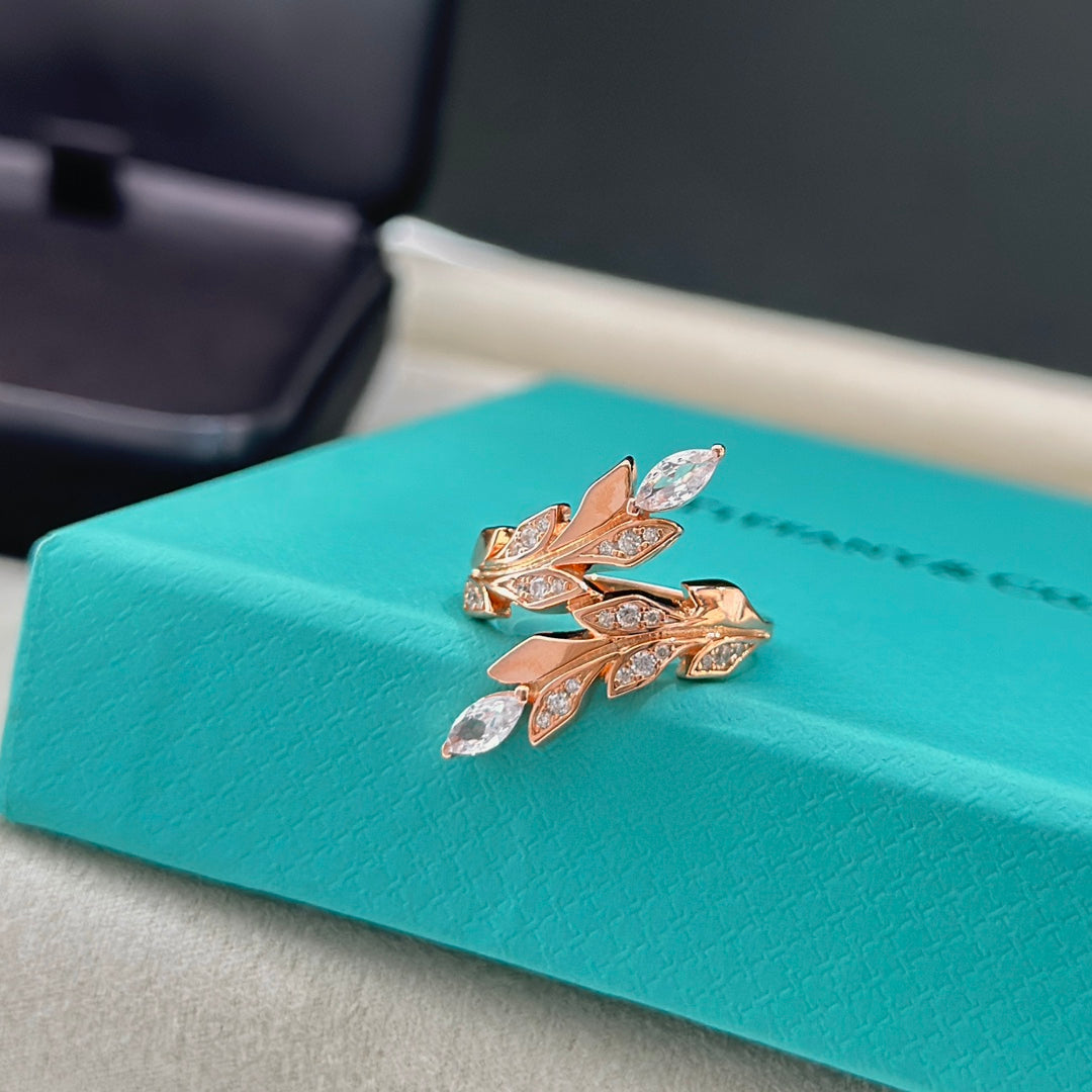 Tiffany Victoria Vine Bypass 18K Gold Ring product image 4, provided for visual reference and product detail review