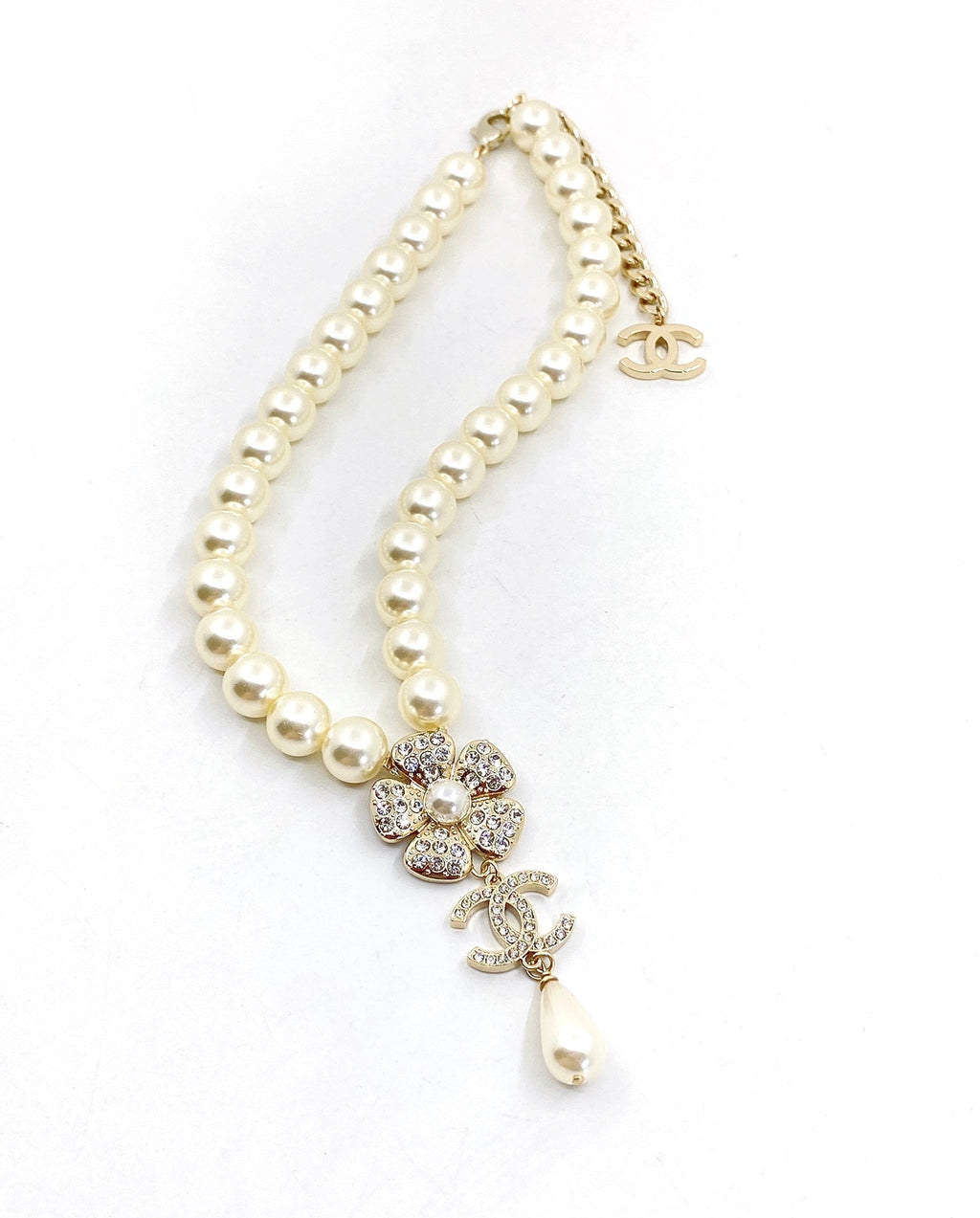 Chanel Pearls Chain Choker 18K Gold Necklace product image 6, provided for visual reference and product detail review