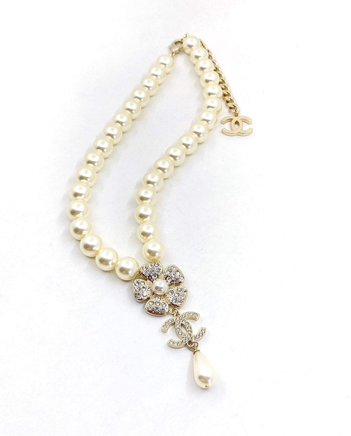 Chanel Pearls Chain Choker 18K Gold Necklace product image 6, provided for visual reference and product detail review